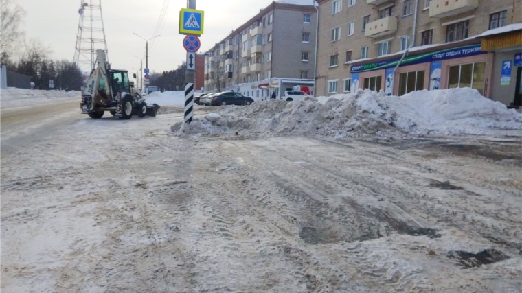 С трех ночи 7 февраля на ликвидации последствий снегопада в Чебоксарах задействовано более 150 единиц техники и 1380 рабочих