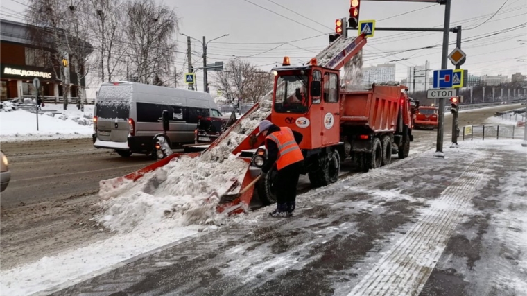 114 единиц дорожной техники убирают снег на улицах г.Чебоксары