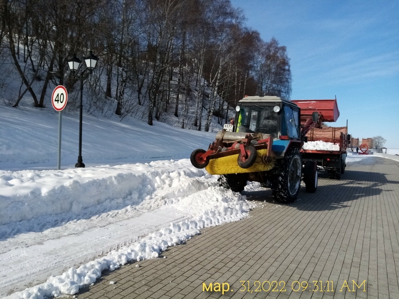 Очистка отмостков от наледи